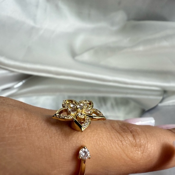 Unique anthro Gold Floral Ring with Crystals - Picture 8 of 10